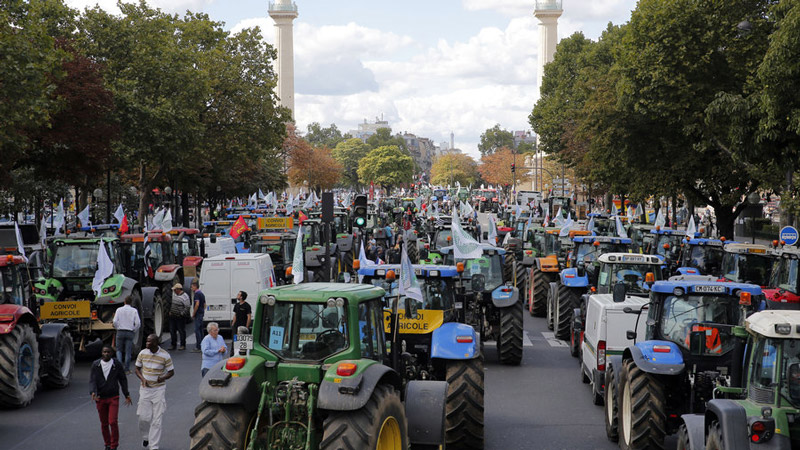 http://www.inred.gr/wp-content/uploads/2016/02/french-farmers-3.jpg