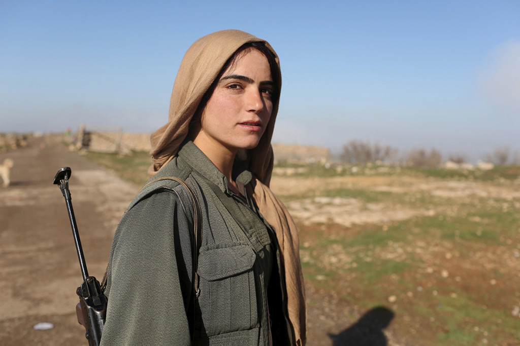 kurdish-women-fighting