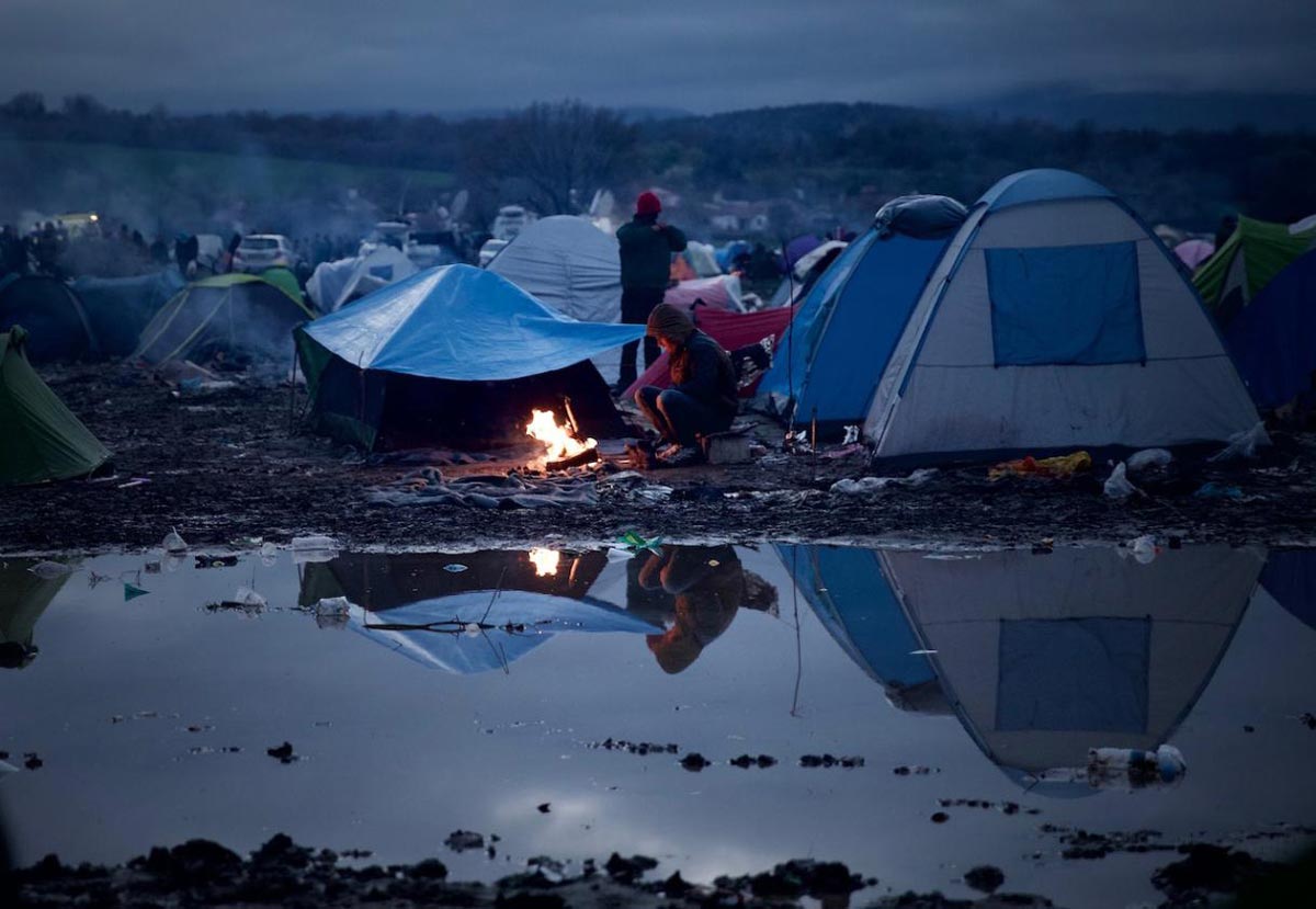 hold-inside-idomeni-camp-body-image-1457716189