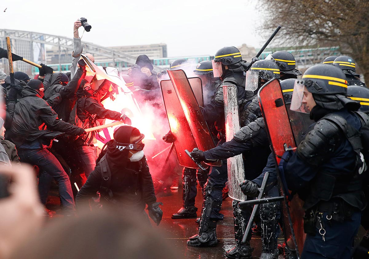 Paris-31-3-16-cops-and-demo-france-student-protests