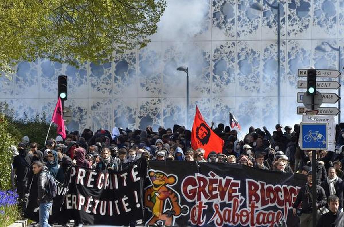 violent-riots--french-protests